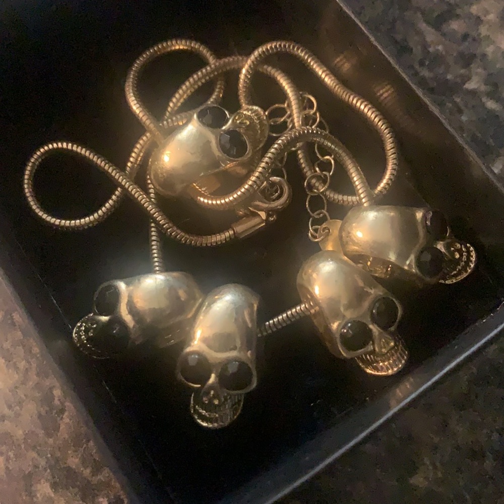Skulls necklace